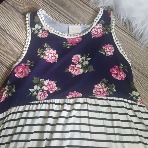 Large  Navy Floral Stripe Sleevless Top - Picture 5 of 5